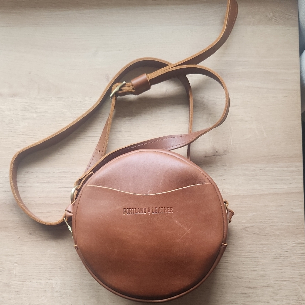 Portland Leather Circle Crossbody Honey